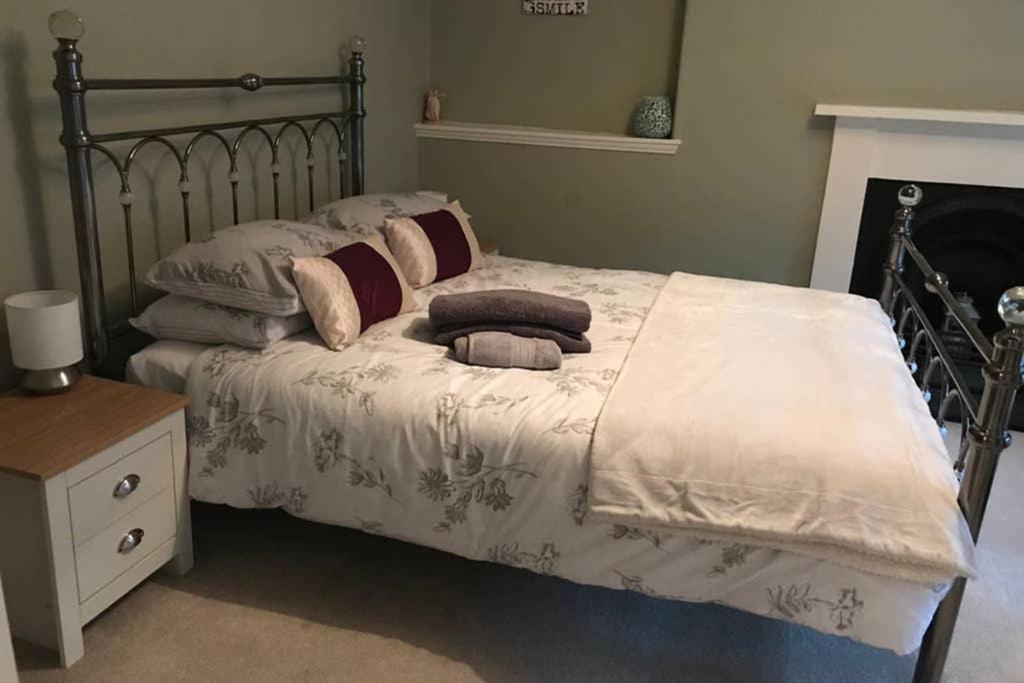 8A Tweed Cottage, Just Off The High St In Peebles Bagian luar foto