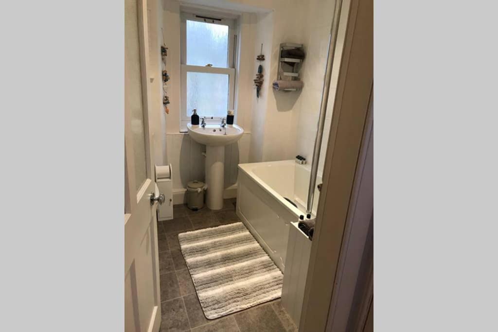 8A Tweed Cottage, Just Off The High St In Peebles Bagian luar foto