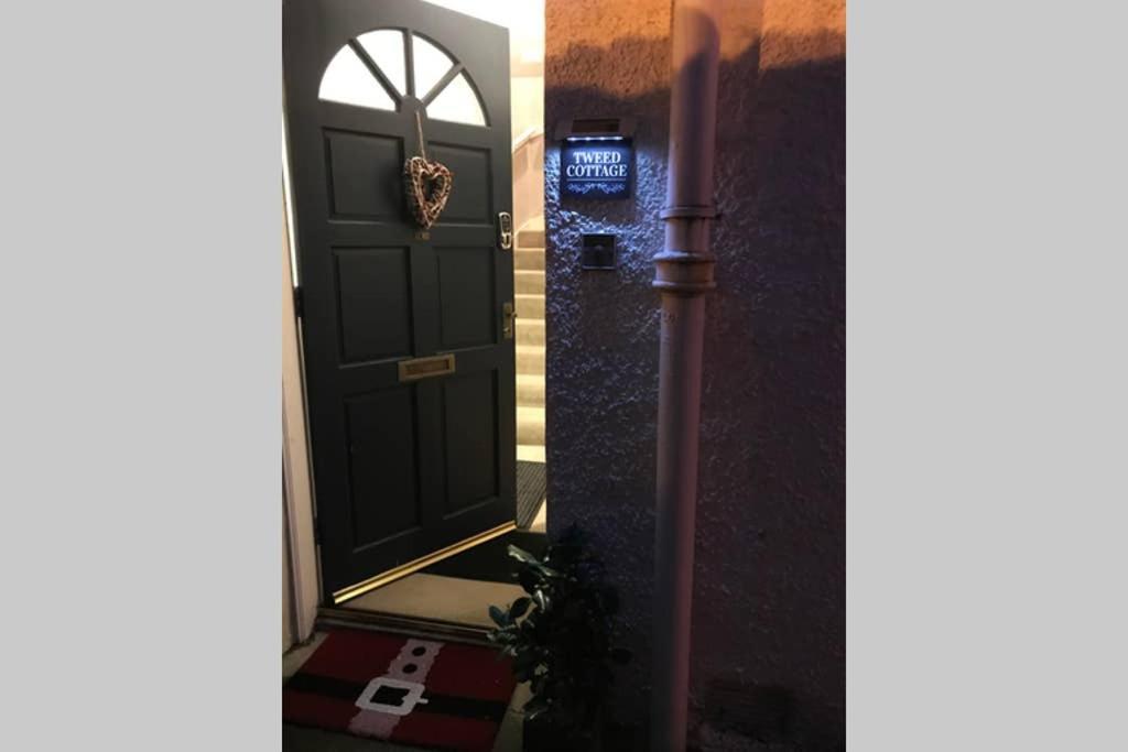 8A Tweed Cottage, Just Off The High St In Peebles Bagian luar foto